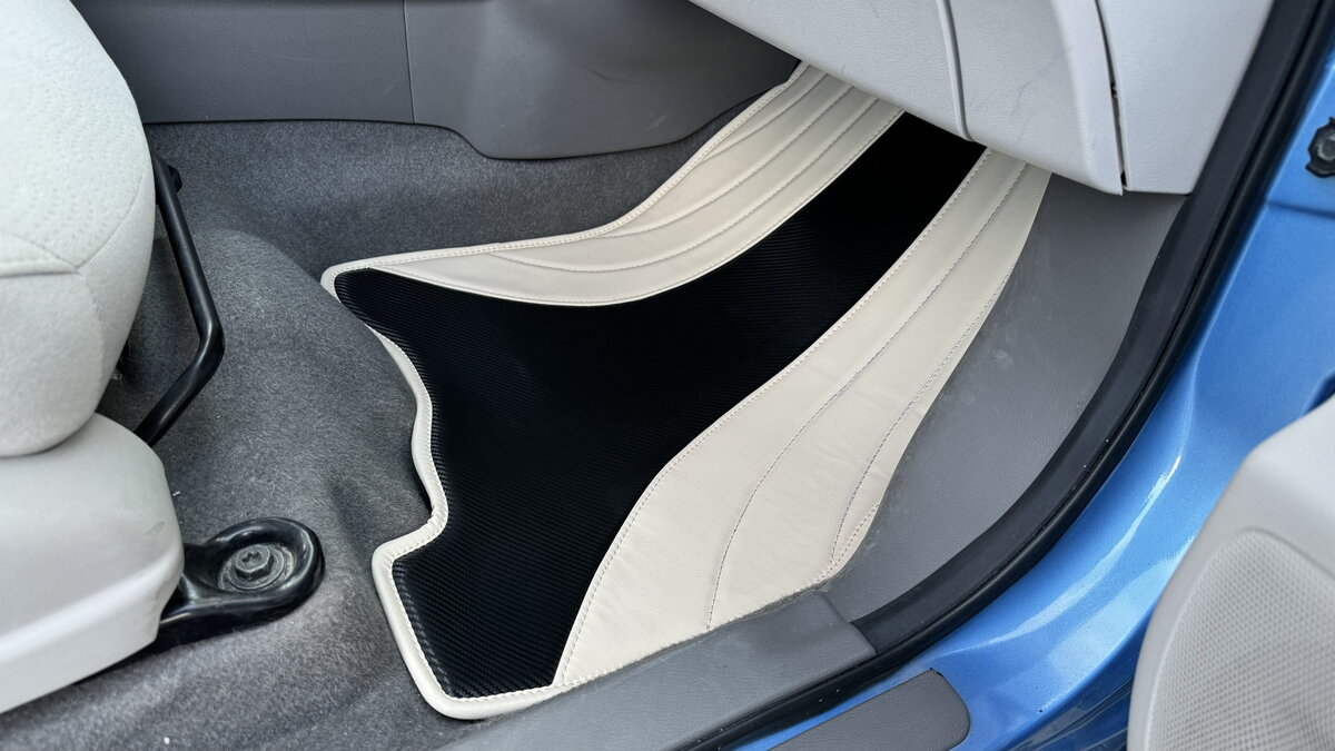 Килимки з екошкіри для Nissan Leaf 2010–2017