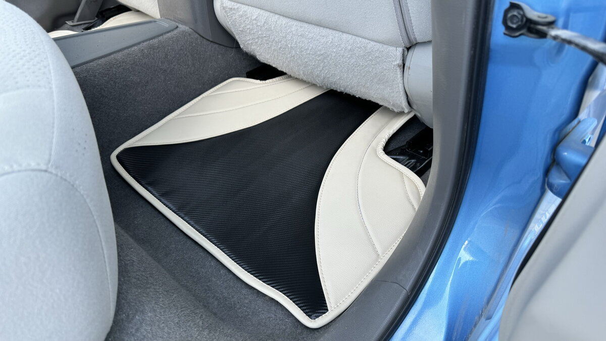 Килимки з екошкіри для Nissan Leaf 2010–2017