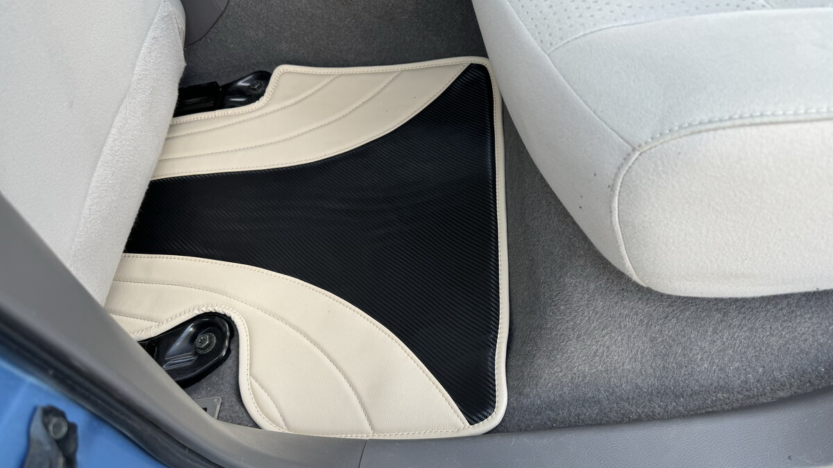 Килимки з екошкіри для Nissan Leaf 2010–2017