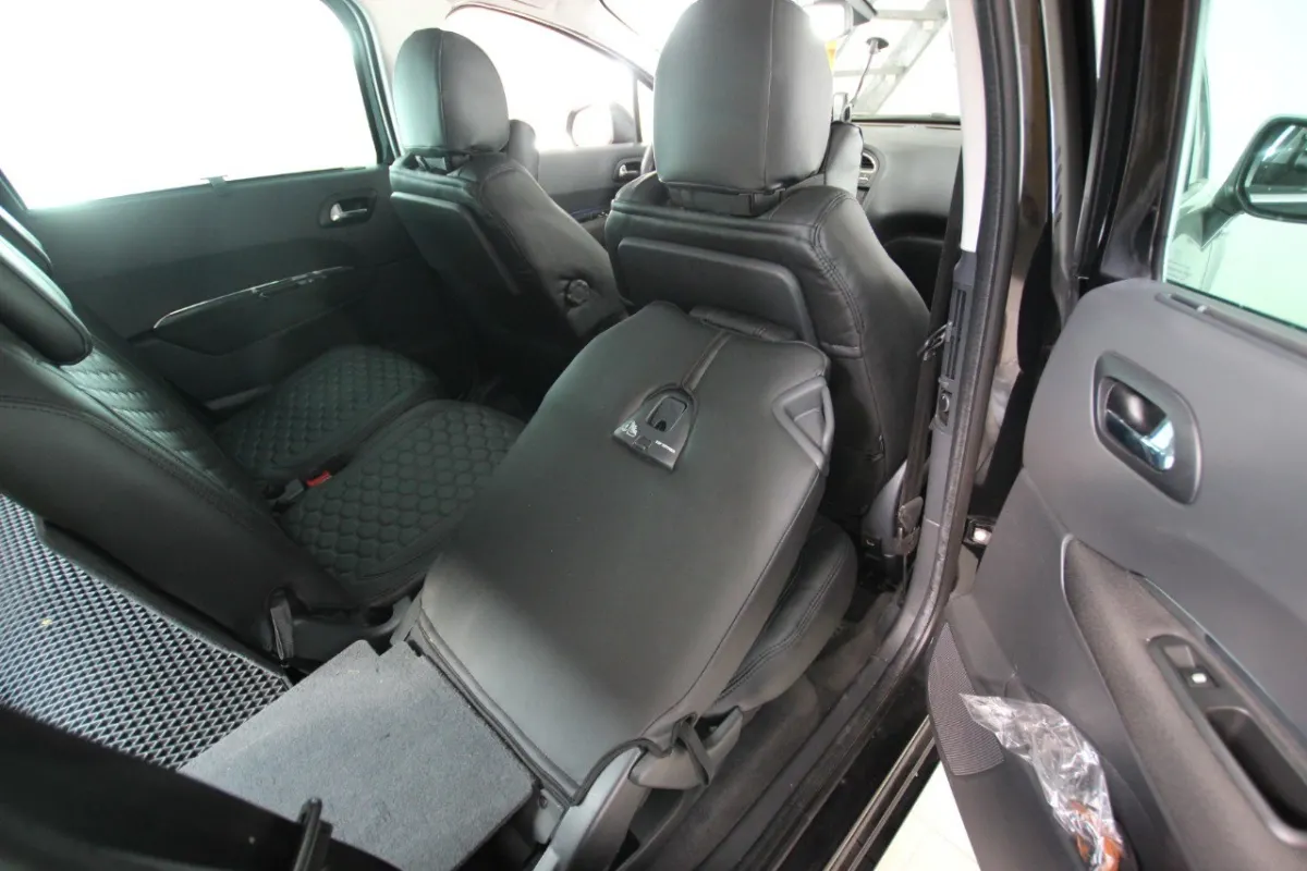 Авточохли для Peugeot 5008