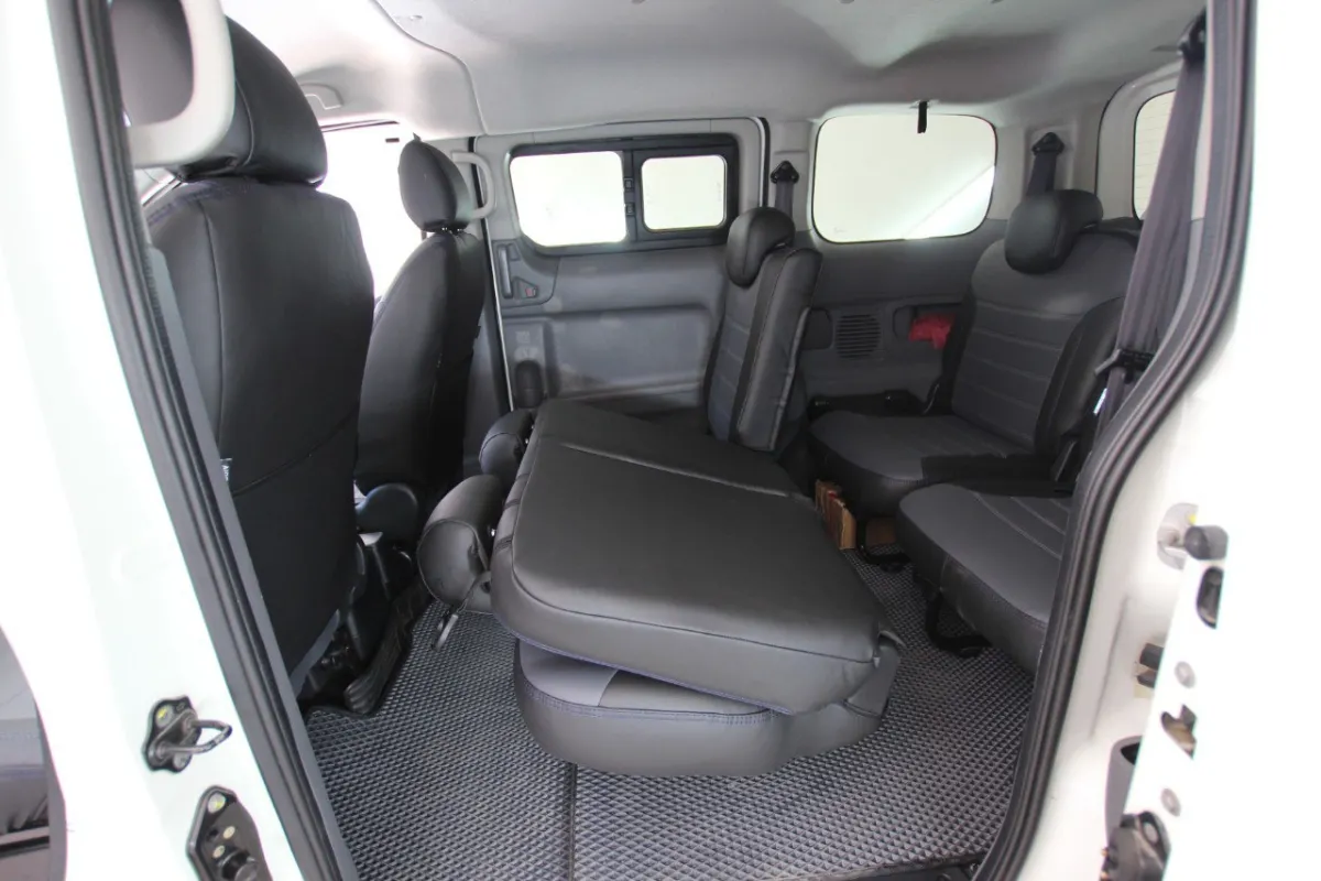 Авточохли для Nissan e-NV200