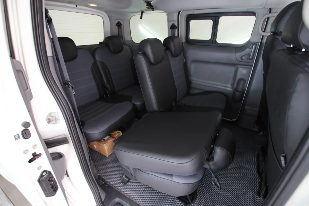 Авточохли для Nissan e-NV200