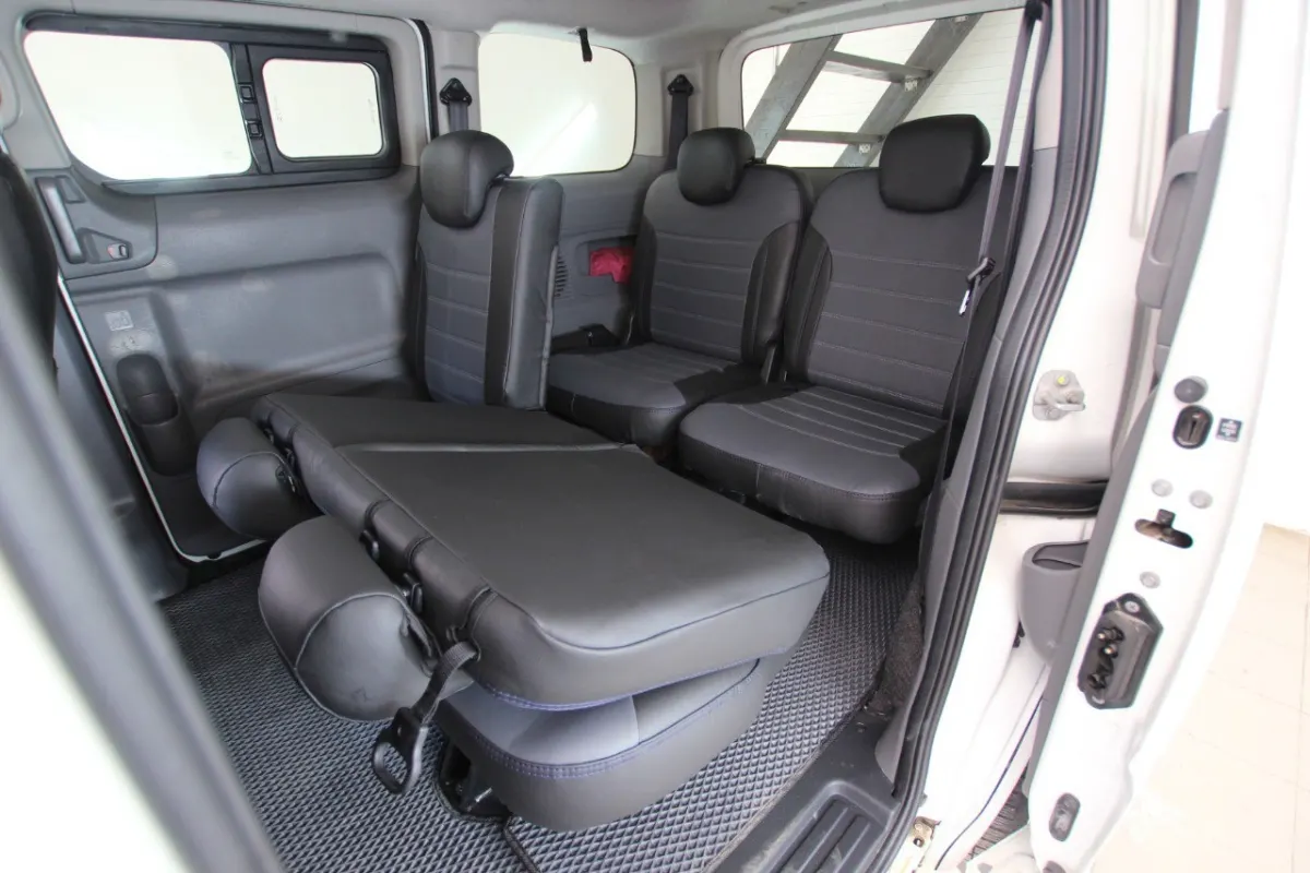Авточохли для Nissan e-NV200