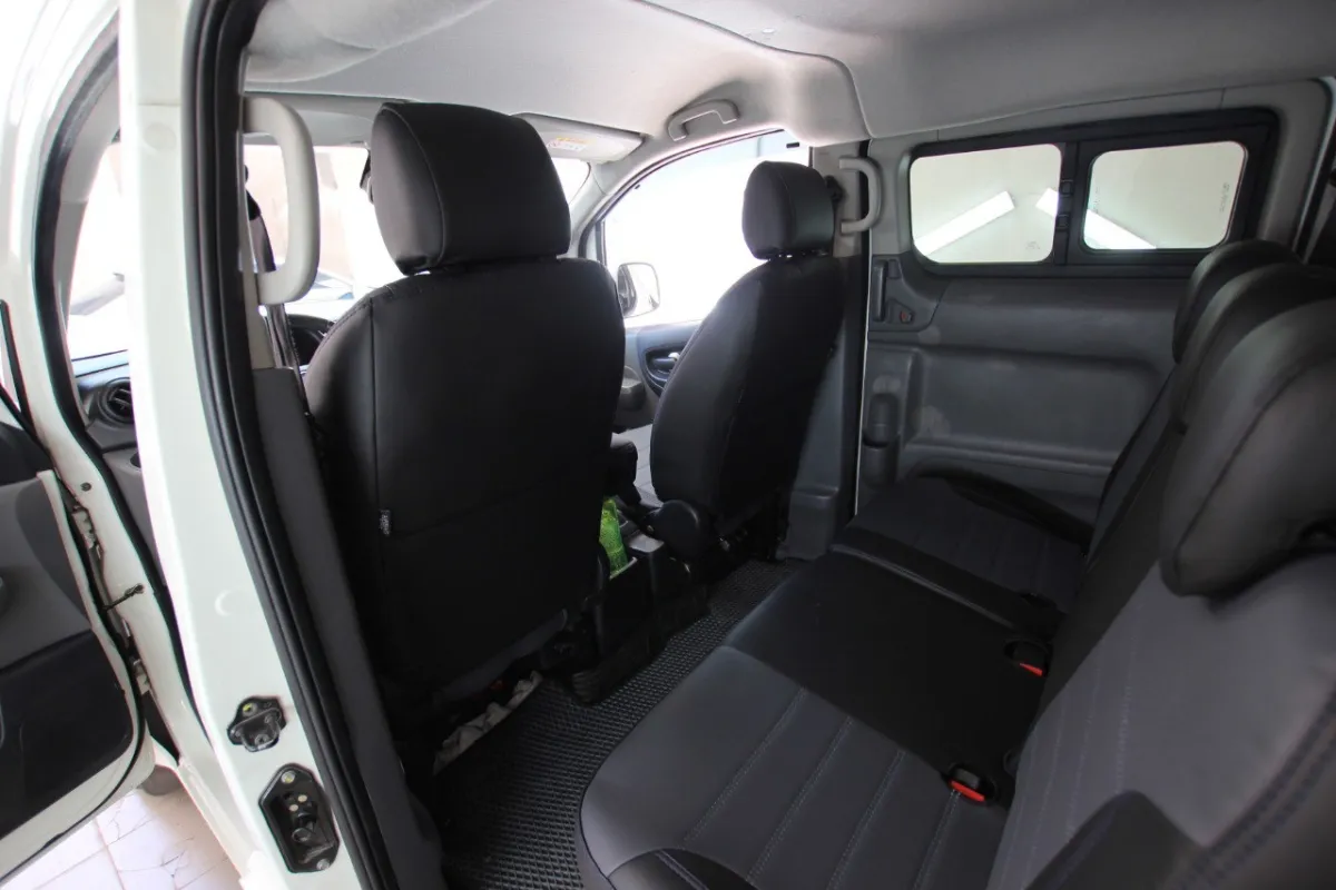 Авточохли для Nissan e-NV200