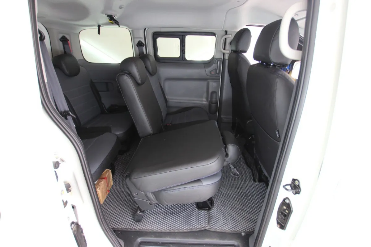 Авточохли для Nissan e-NV200