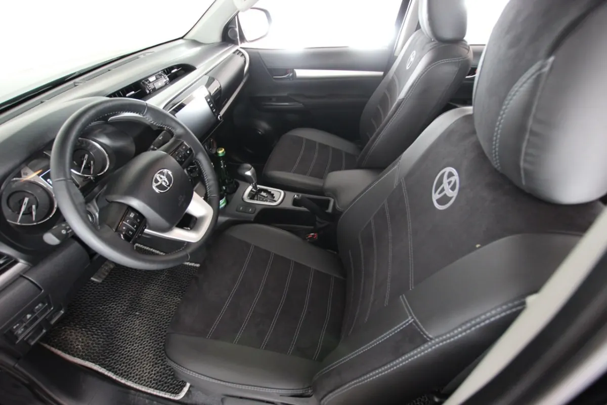 Авточохли для Toyota Hilux VIII 2015-2020