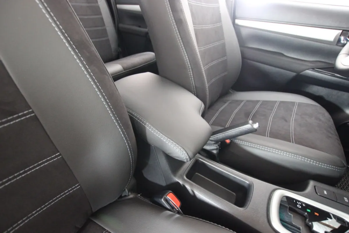 Авточохли для Toyota Hilux VIII 2015-2020