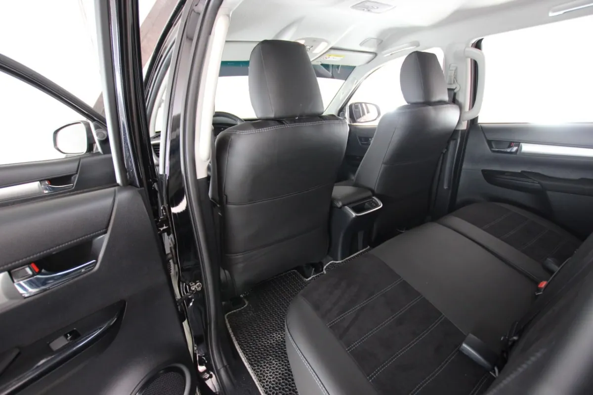 Авточохли для Toyota Hilux VIII 2015-2020