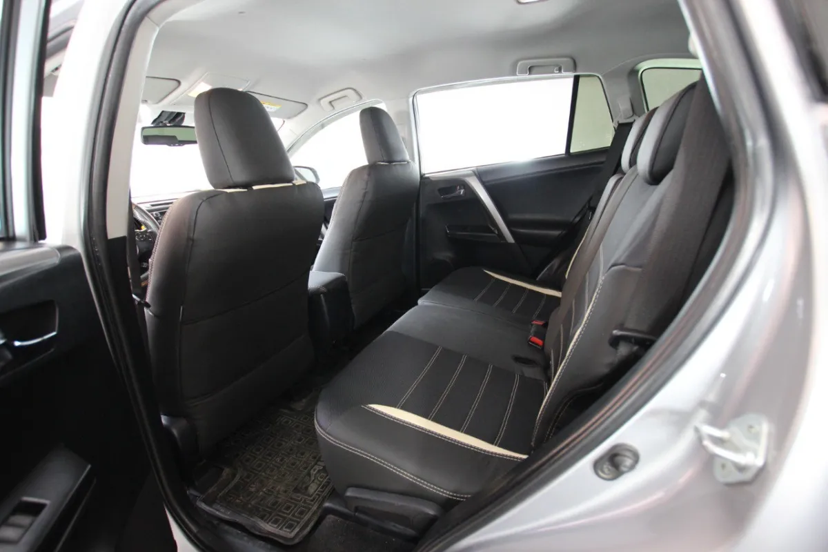 Авточохли для Toyota RAV4 IV