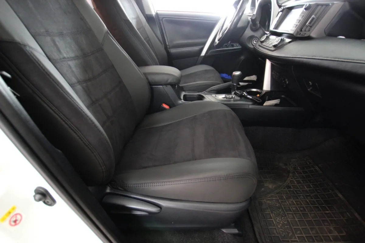 Авточохли для Toyota RAV4 IV