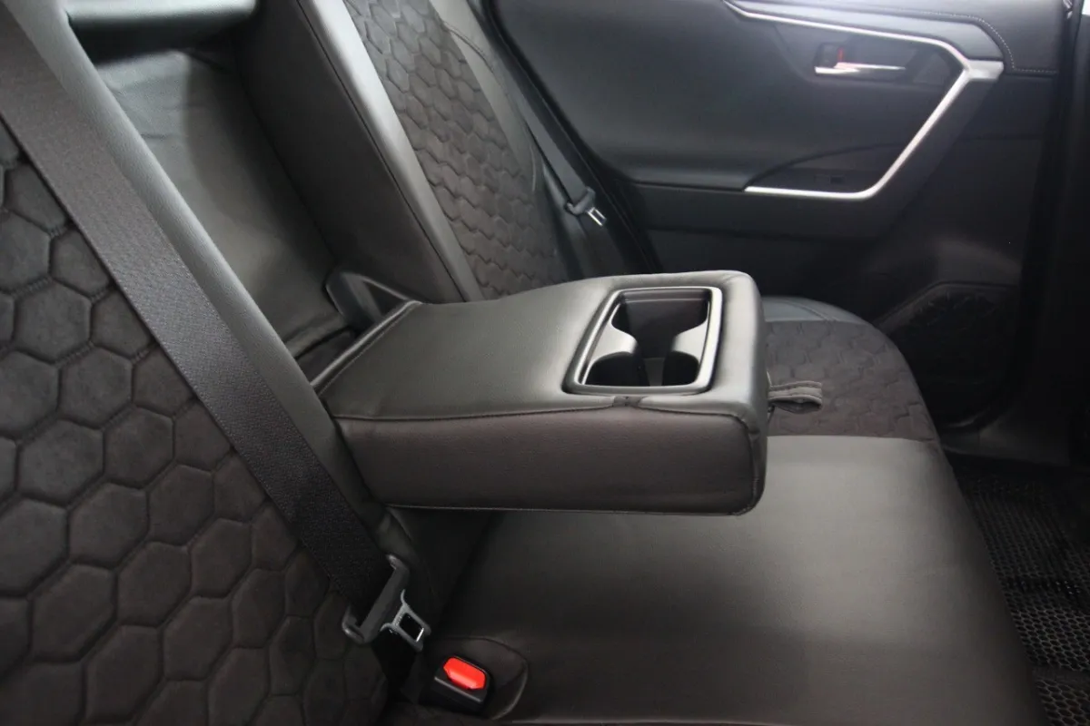 Авточохли для Toyota RAV4 V XA50