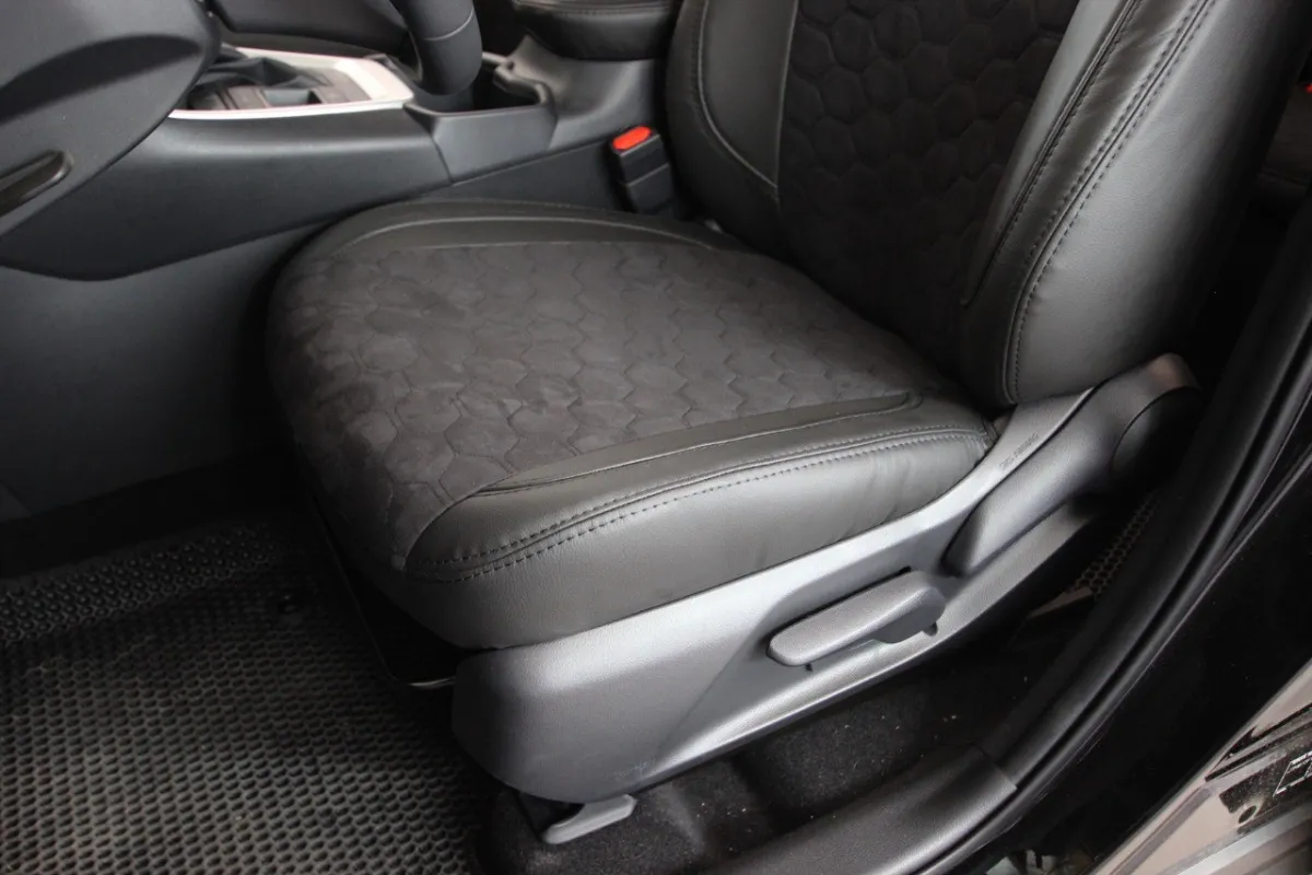 Авточохли для Toyota RAV4 V XA50