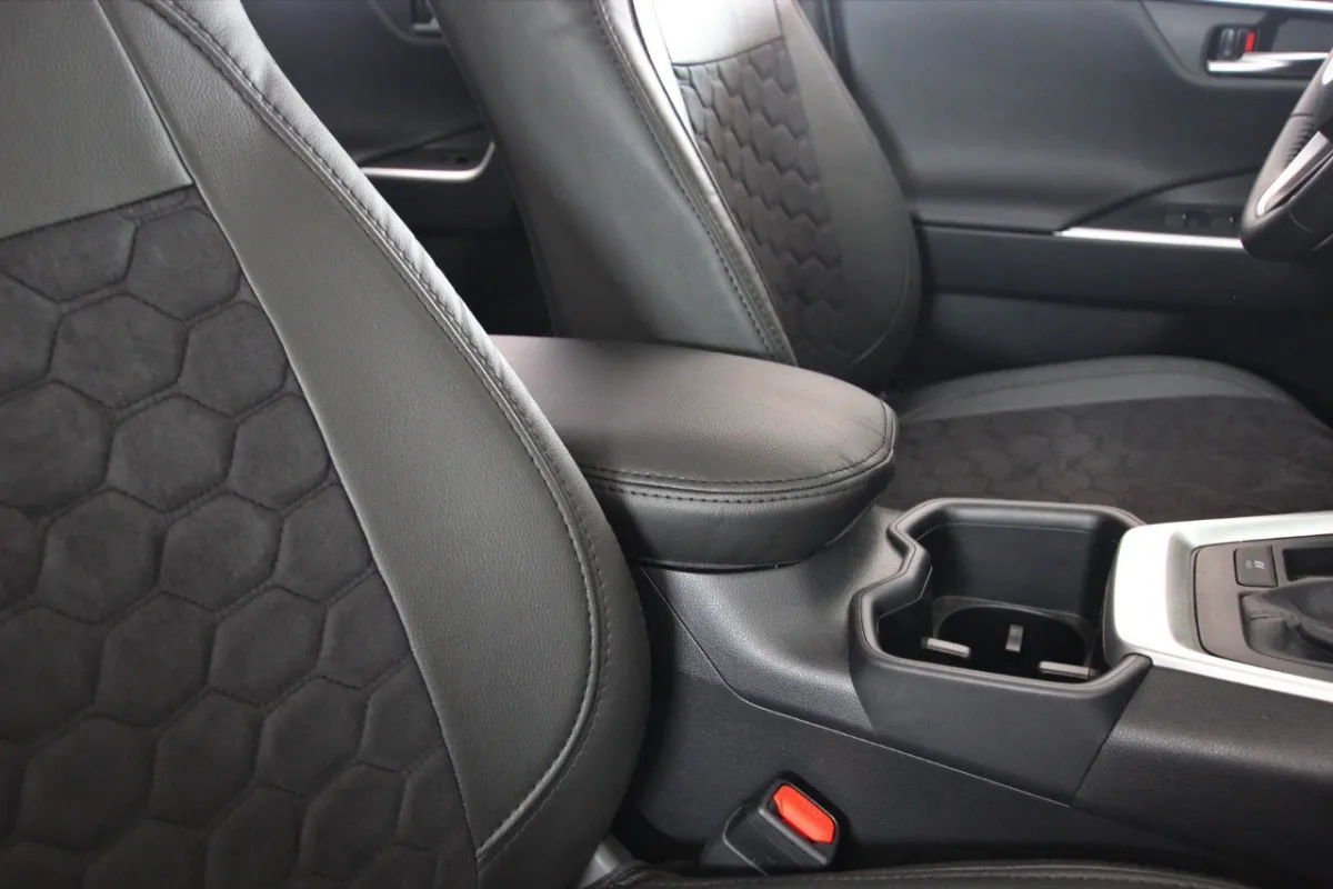 Авточохли для Toyota RAV4 V XA50