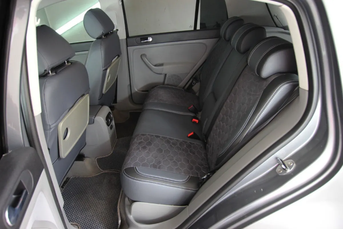 Авточохли для Volkswagen CrossGolf