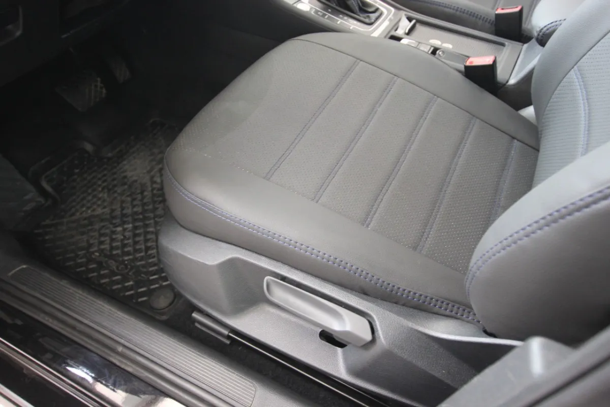 Авточохли Volkswagen e-Golf