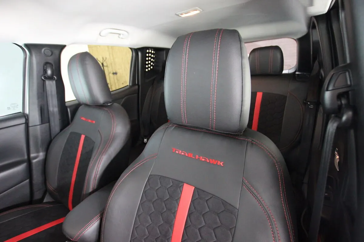 Авточохли для Jeep Renegade I 2014-2019