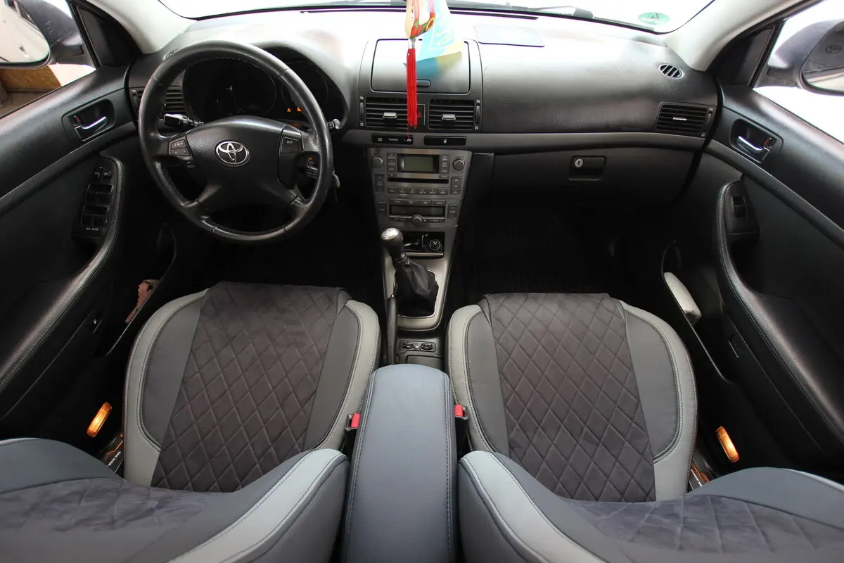 Авточохли для Toyota Avensis II Рестайлінг 2006-2009