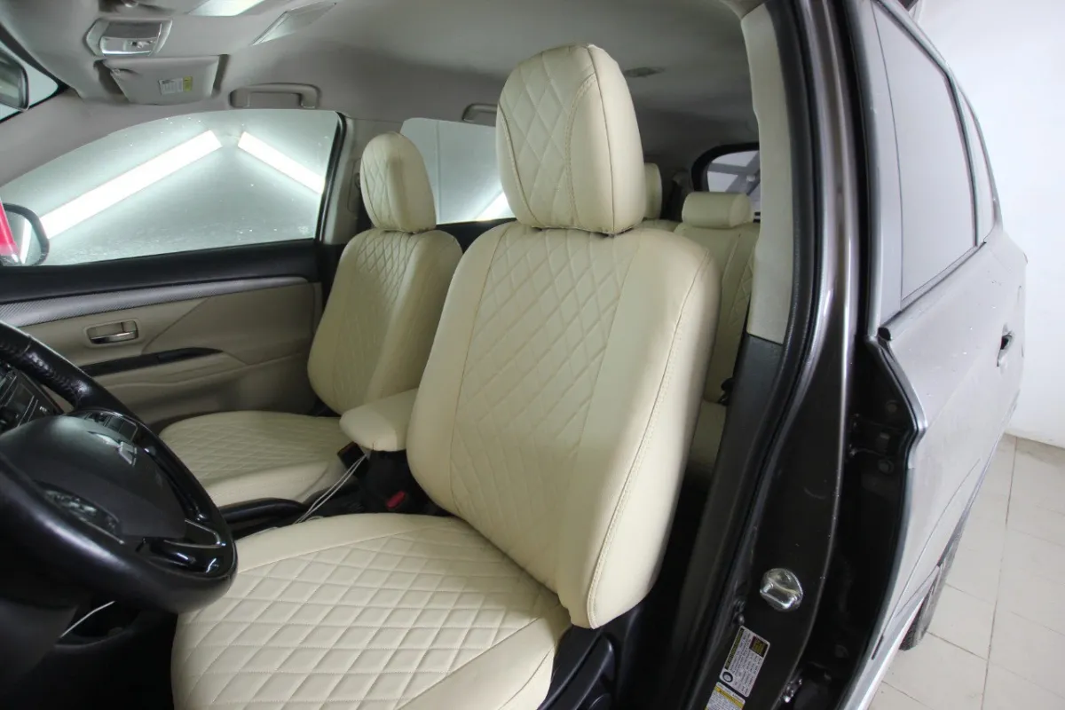 Чохли на сидіння Mitsubishi Outlander