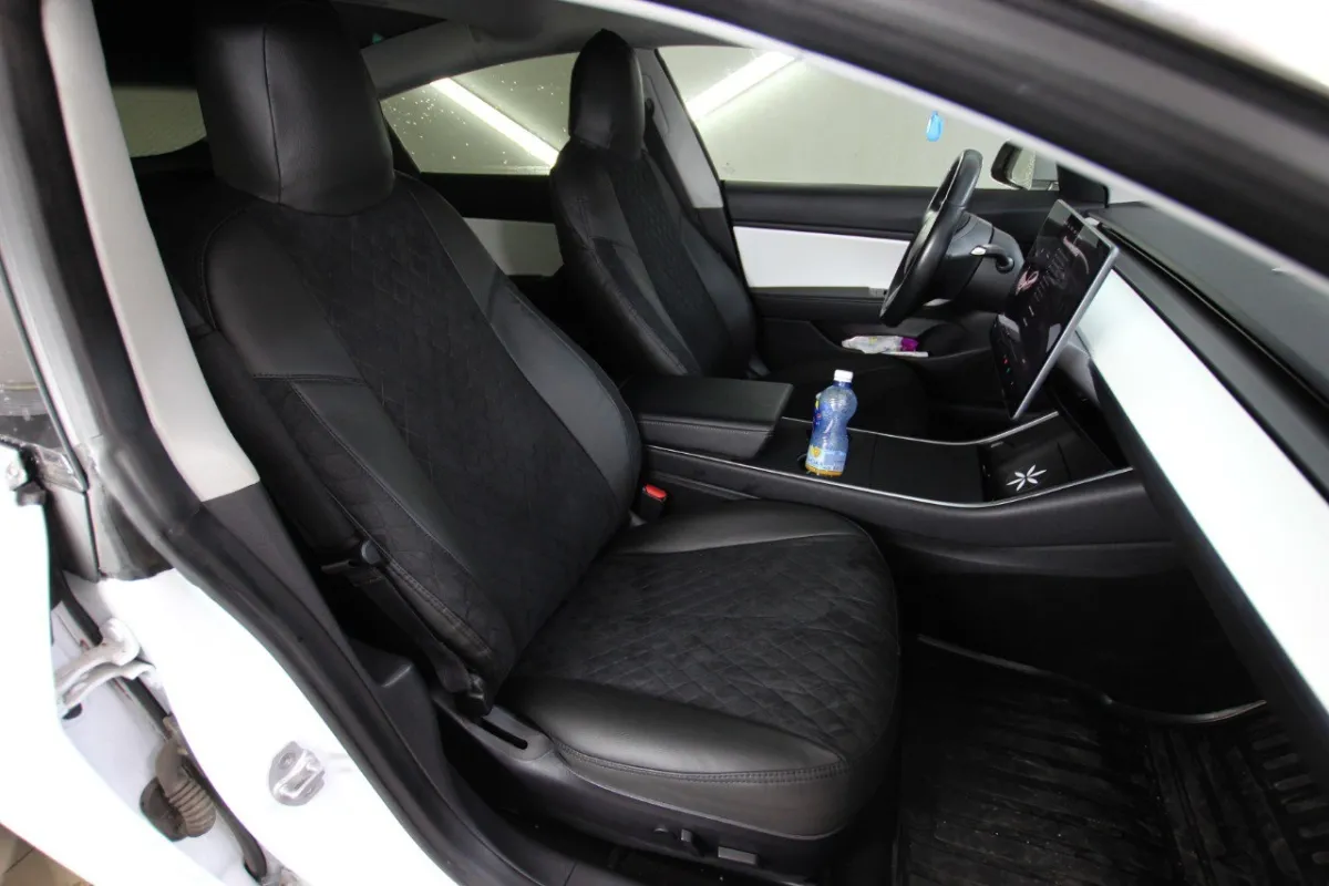 Чохли для Tesla Model 3