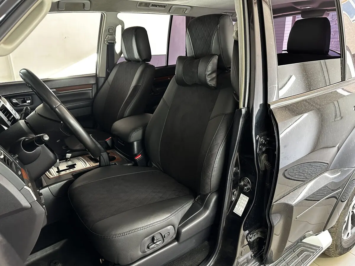 Авточохли для Mitsubishi Pajero IV 2006-2011