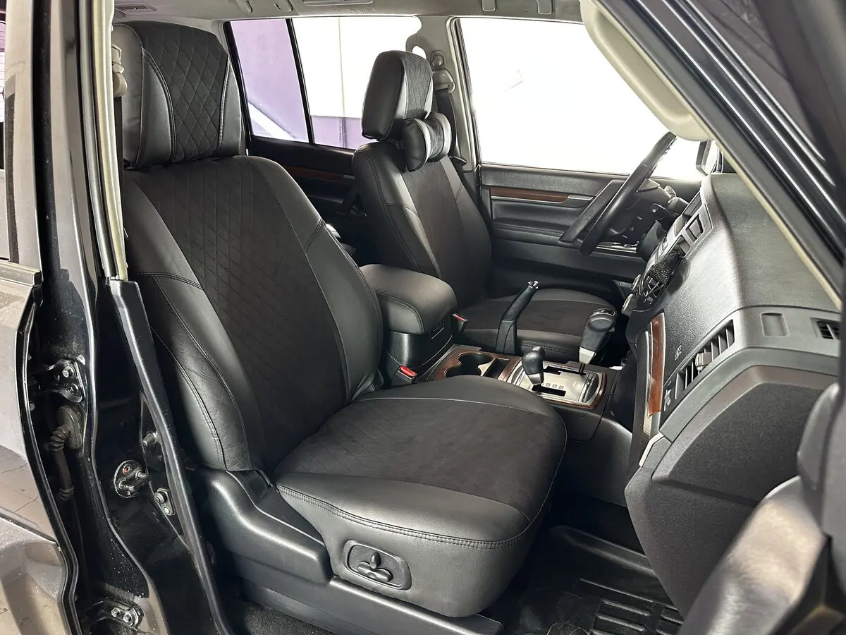 Авточохли для Mitsubishi Pajero IV 2006-2011
