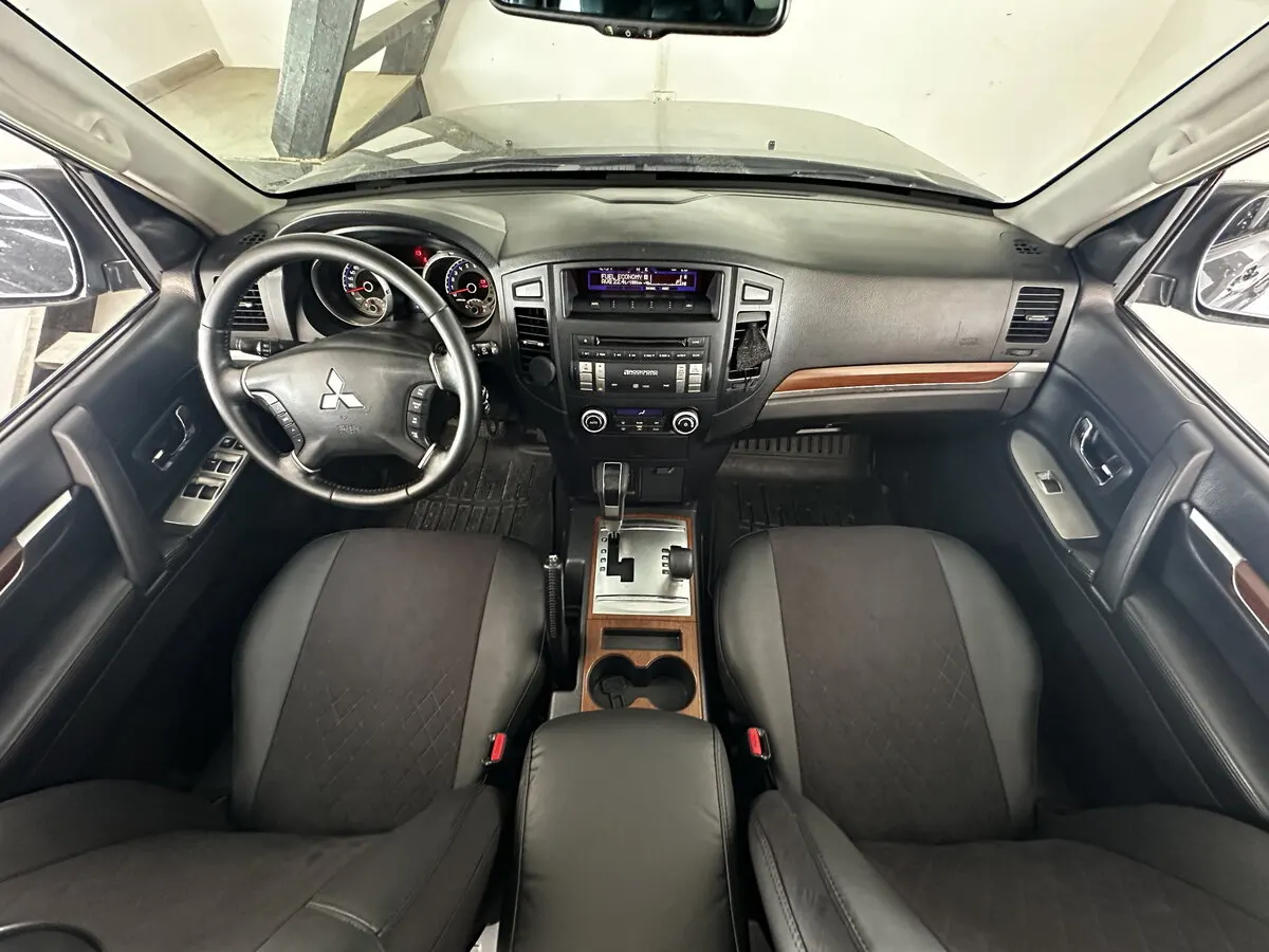 Авточохли для Mitsubishi Pajero IV 2006-2011