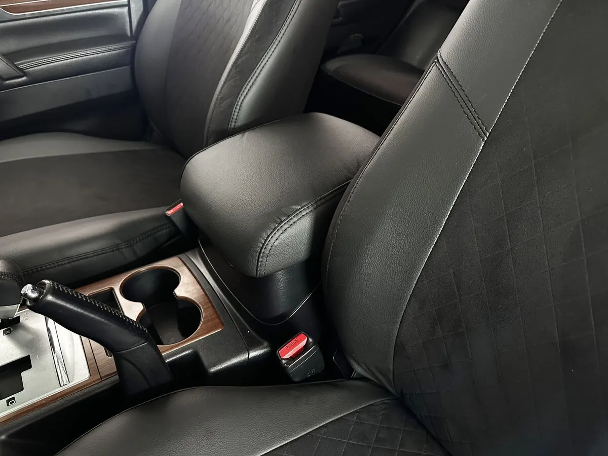 Авточохли для Mitsubishi Pajero IV 2006-2011