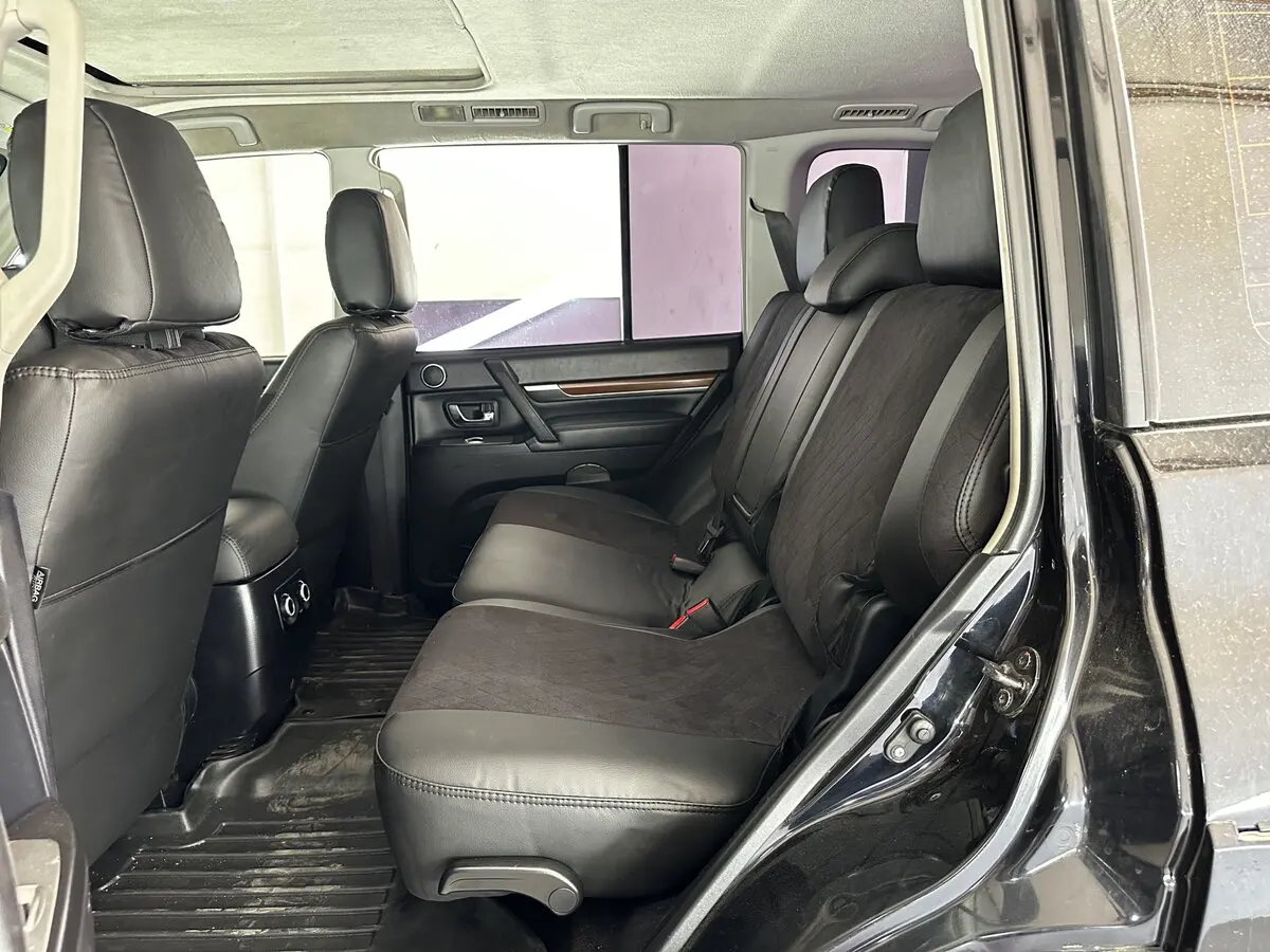 Авточохли для Mitsubishi Pajero IV 2006-2011