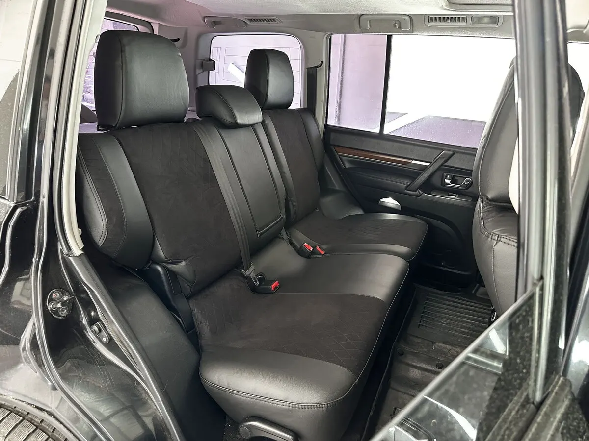 Авточохли для Mitsubishi Pajero IV 2006-2011