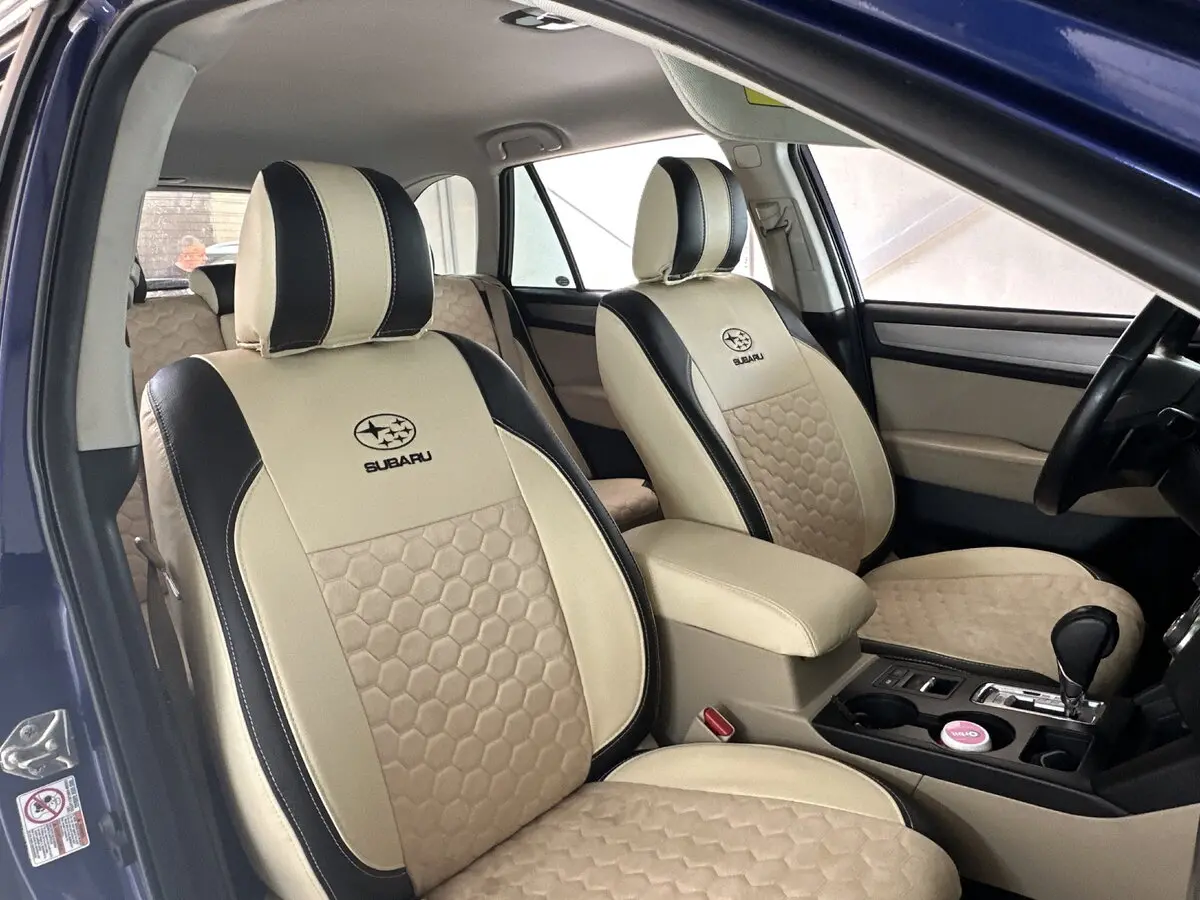 Комбіновані бежево-чорні авточохли VIP Elite з антари (візерунок сота) в салоні Subaru Outback V.