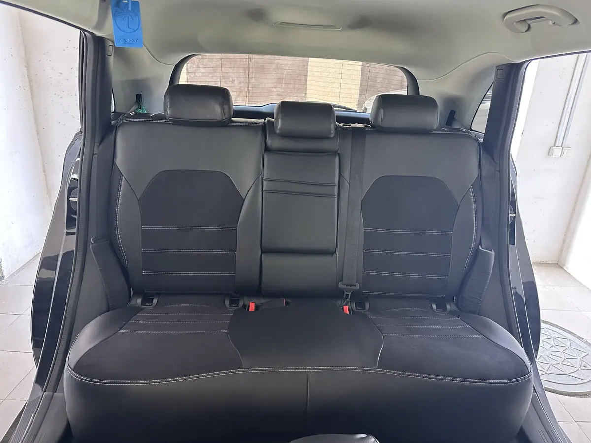 Загальний вигляд оновленого салону Mercedes-Benz B-Class з авточохлами VIP Elite з екошкіри та антари.