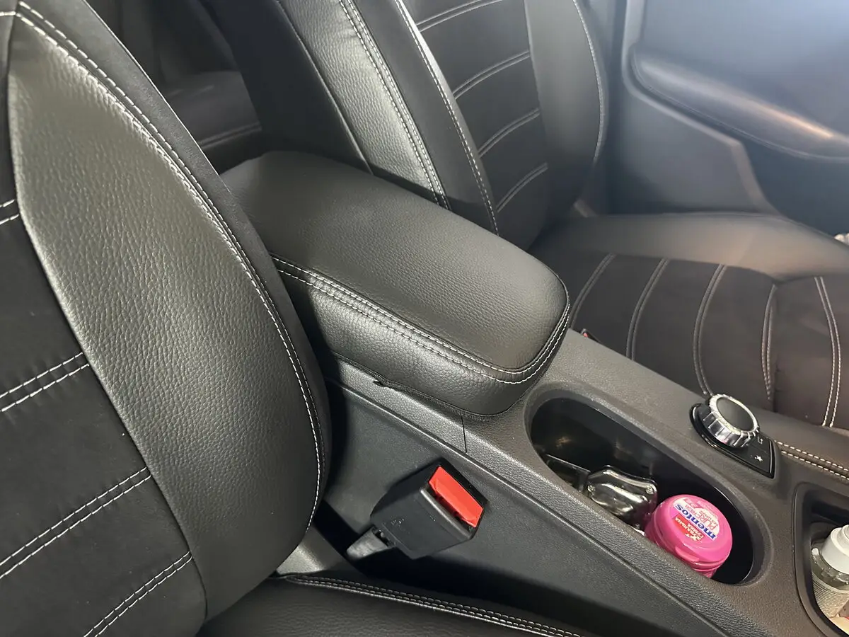 Загальний вигляд оновленого салону Mercedes-Benz B-Class з авточохлами VIP Elite з екошкіри та антари.