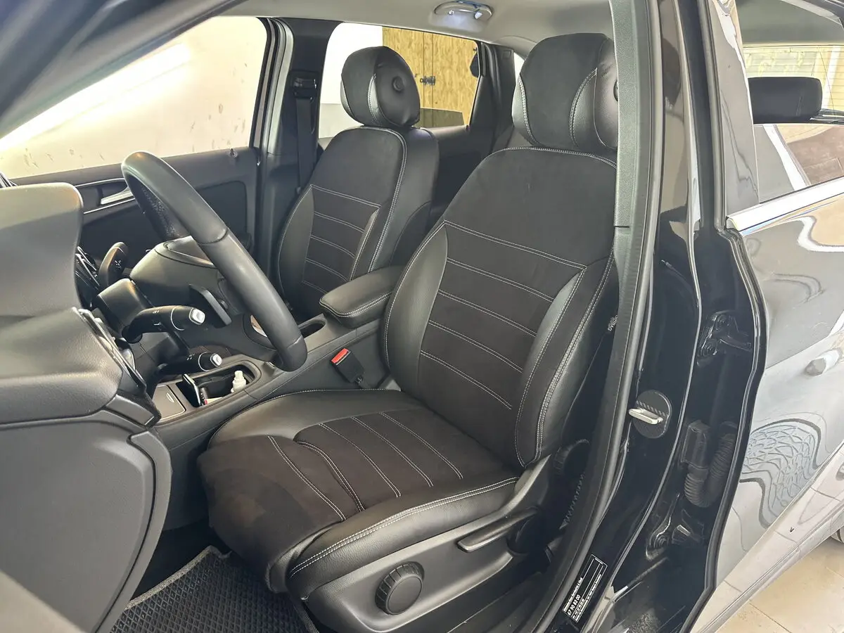Загальний вигляд оновленого салону Mercedes-Benz B-Class з авточохлами VIP Elite з екошкіри та антари.