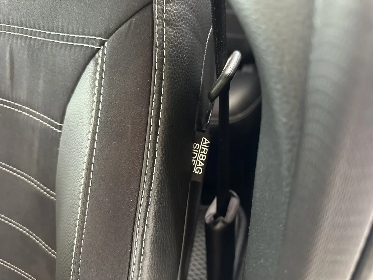 Загальний вигляд оновленого салону Mercedes-Benz B-Class з авточохлами VIP Elite з екошкіри та антари.