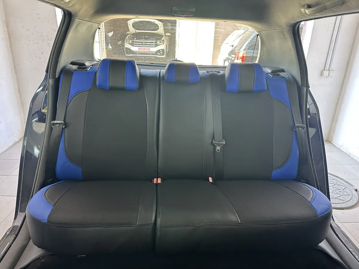 Салон Peugeot 307 SW з чорно-синіми комбінованими чохлами VIP Elite з екошкіри та автотканини.