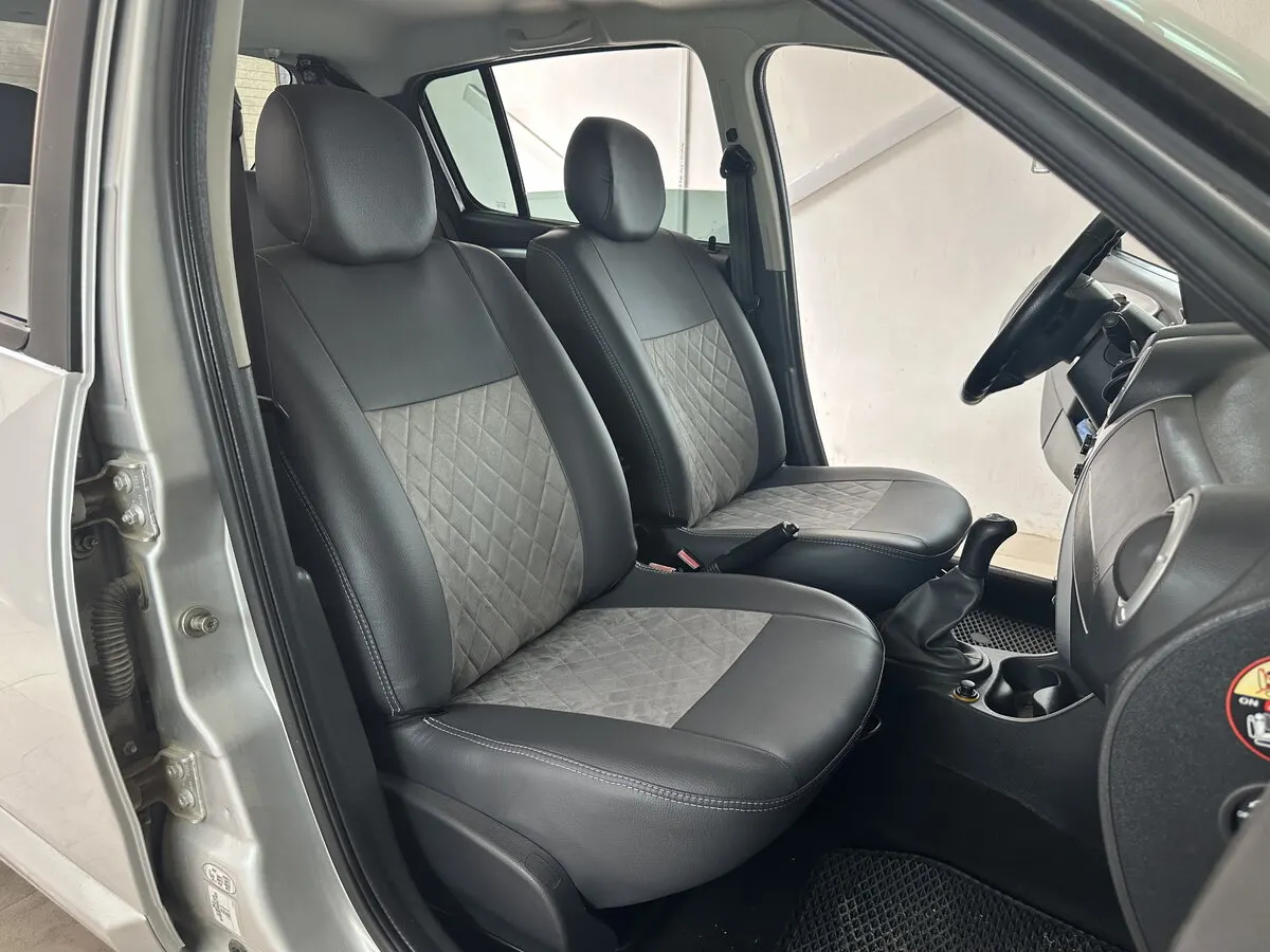 Салон Renault (Dacia) Sandero I із сірими комбінованими чохлами Eco Prestige+Antara (екошкіра та штучна замша).